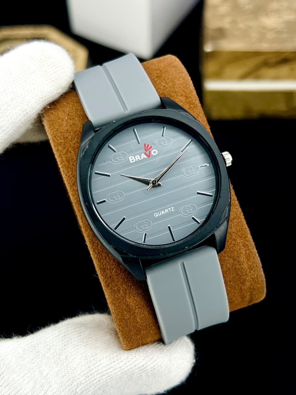 BRAVO WATCH QUARTZ WATCH  MAGNETIC LOCK  SILICONE RUBBER STRAP FINISHING MODEL  ATTRACTIVE COLOURS