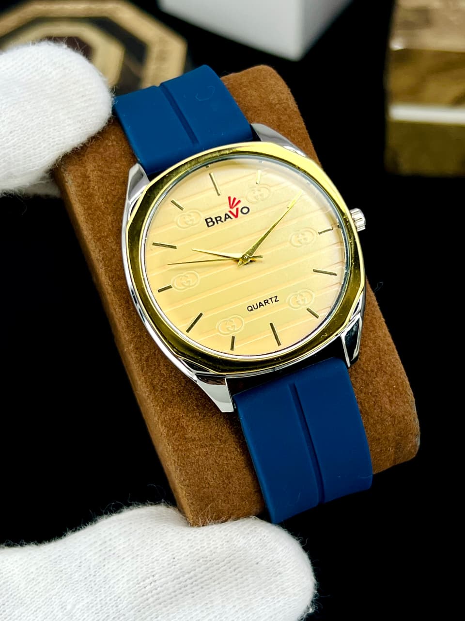 BRAVO WATCH QUARTZ WATCH  MAGNETIC LOCK  SILICONE RUBBER STRAP FINISHING MODEL  ATTRACTIVE COLOURS